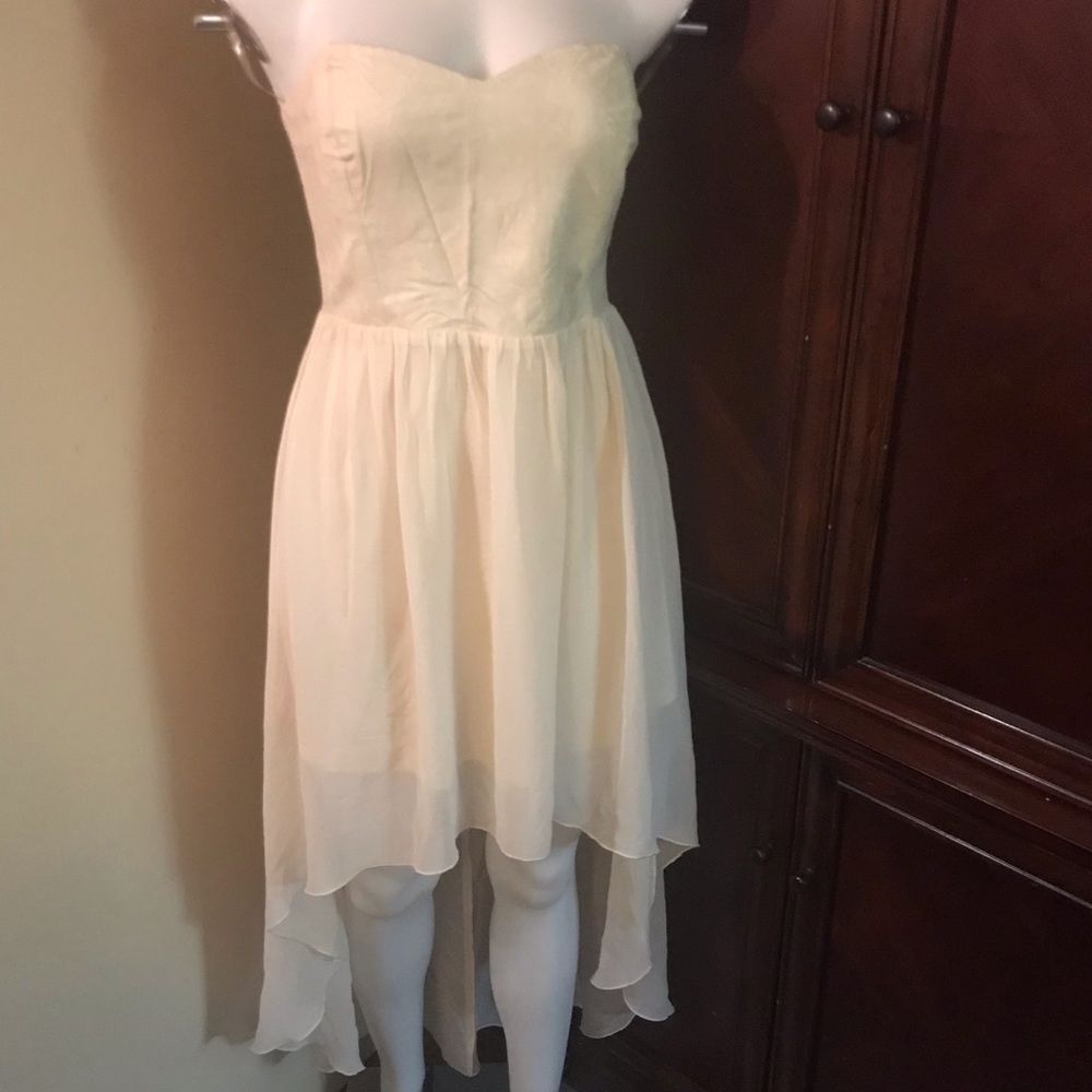 🆕 L’Atiste Cream Asymmetrical Strapless Dress-M